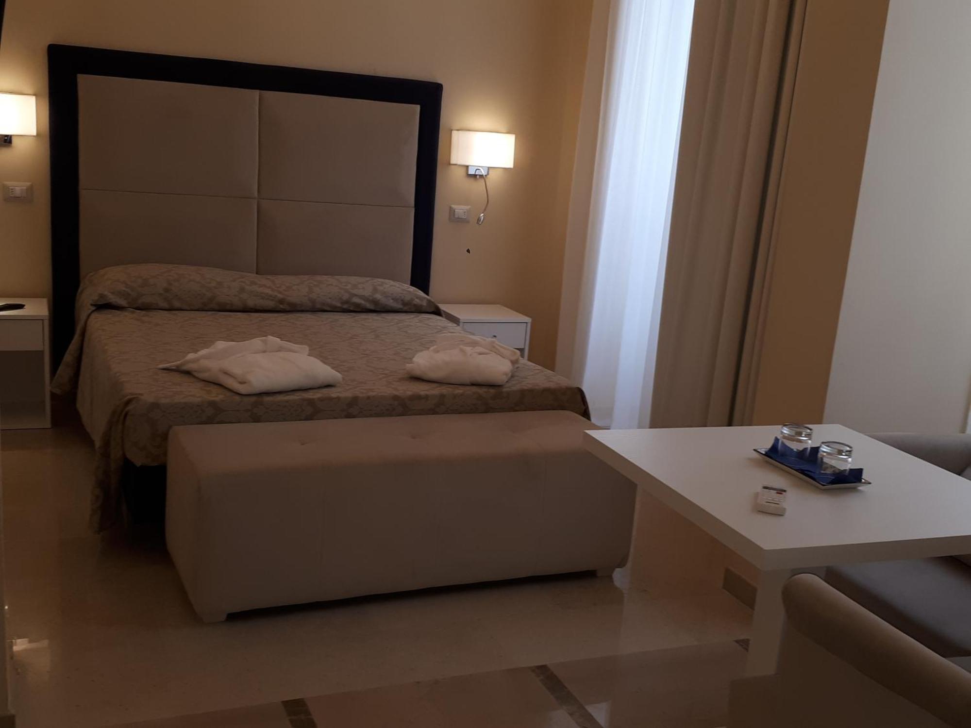 Dimora Charleston Lecce Parcheggio Privato In Loco Gratis Bed & Breakfast Cameră foto